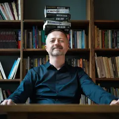 Dlaczego literaturze nie wystarcza język literacki w nowoczesnym świecie?