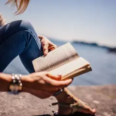 Czy literatura uczy człowieka jak żyć? Odkryj jej życiowe lekcje
