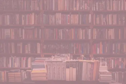 Wielka biblioteka pełna książek, jak portal do innego świata epoki.