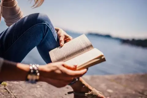 Czy literatura uczy człowieka jak żyć? Odkryj jej życiowe lekcje
