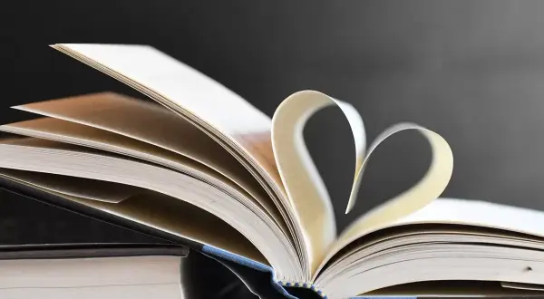 Czym jest literatura piękna? Kluczowe cechy i znaczenie w literaturze