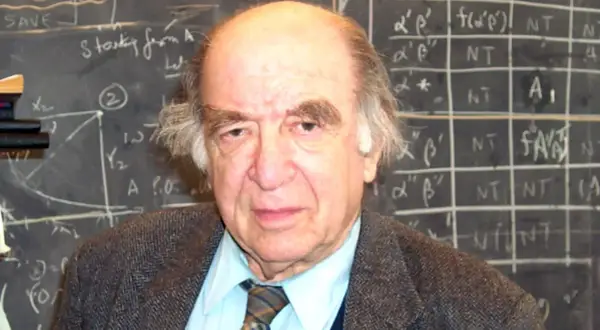 Profesor z tablicą pełną wzorów, jak wielu polskich noblistów, poświęcił życie nauce.